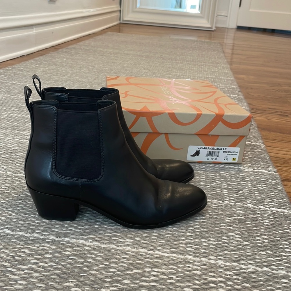 Via Spiga black leather pull on booties with chunky heel